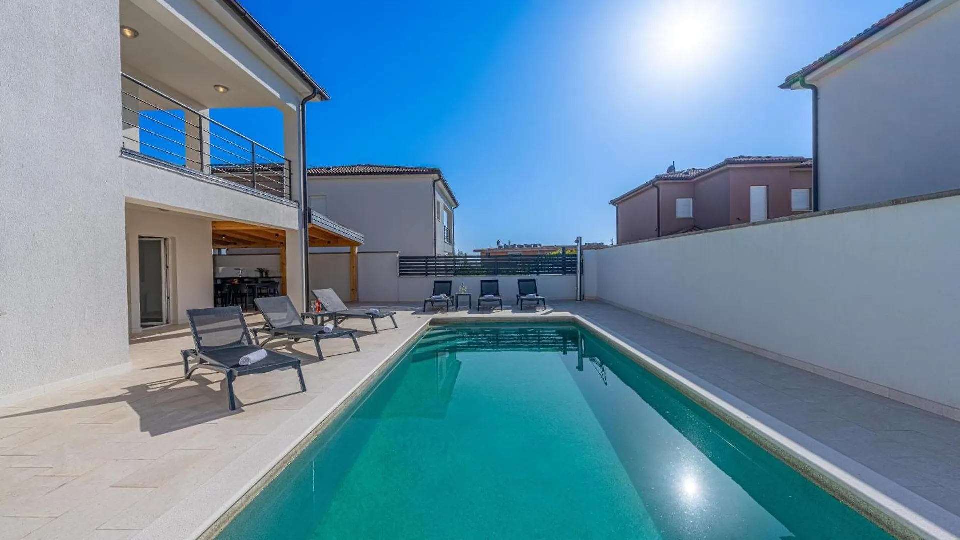4 Schlafzimmer, 3 Badezimmer, Kueche, Wohnzimmer, Privater Pool, Grill Vodnjan 0*,  Croatia