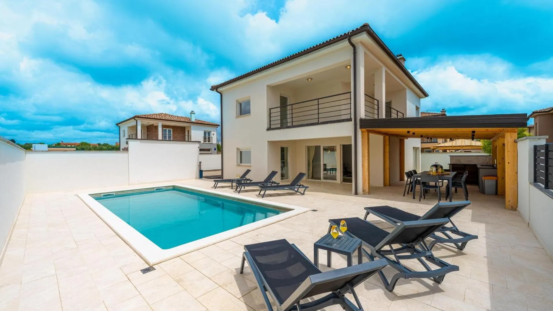 4 Schlafzimmer, 3 Badezimmer, Kueche, Wohnzimmer, Privater Pool, Grill Vodnjan
