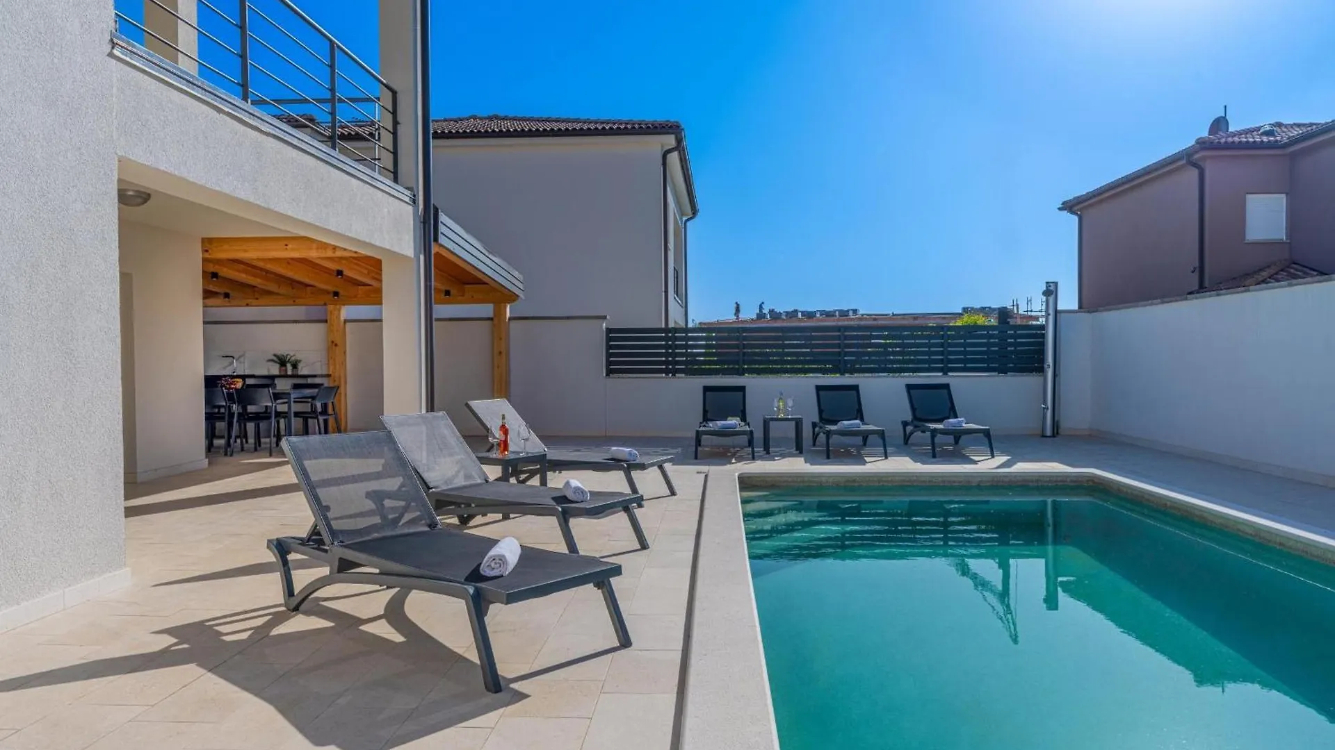 Holiday home 4 Schlafzimmer, 3 Badezimmer, Kueche, Wohnzimmer, Privater Pool, Grill Vodnjan