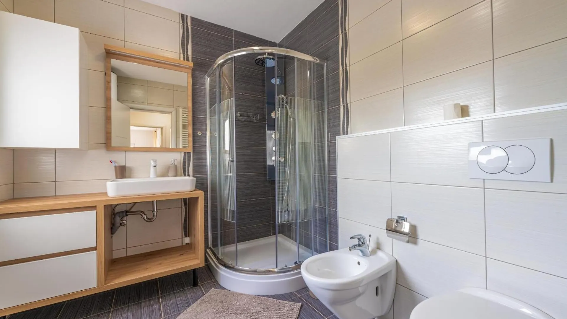 Holiday home 4 Schlafzimmer, 3 Badezimmer, Kueche, Wohnzimmer, Privater Pool, Grill Vodnjan