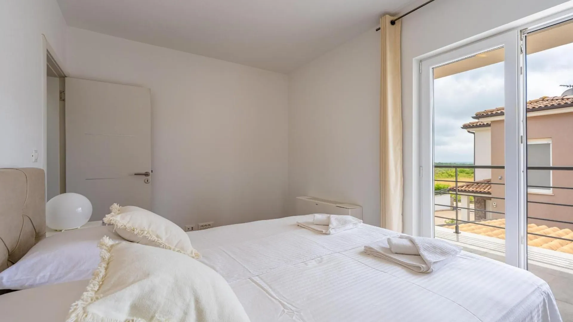 4 Schlafzimmer, 3 Badezimmer, Kueche, Wohnzimmer, Privater Pool, Grill Vodnjan