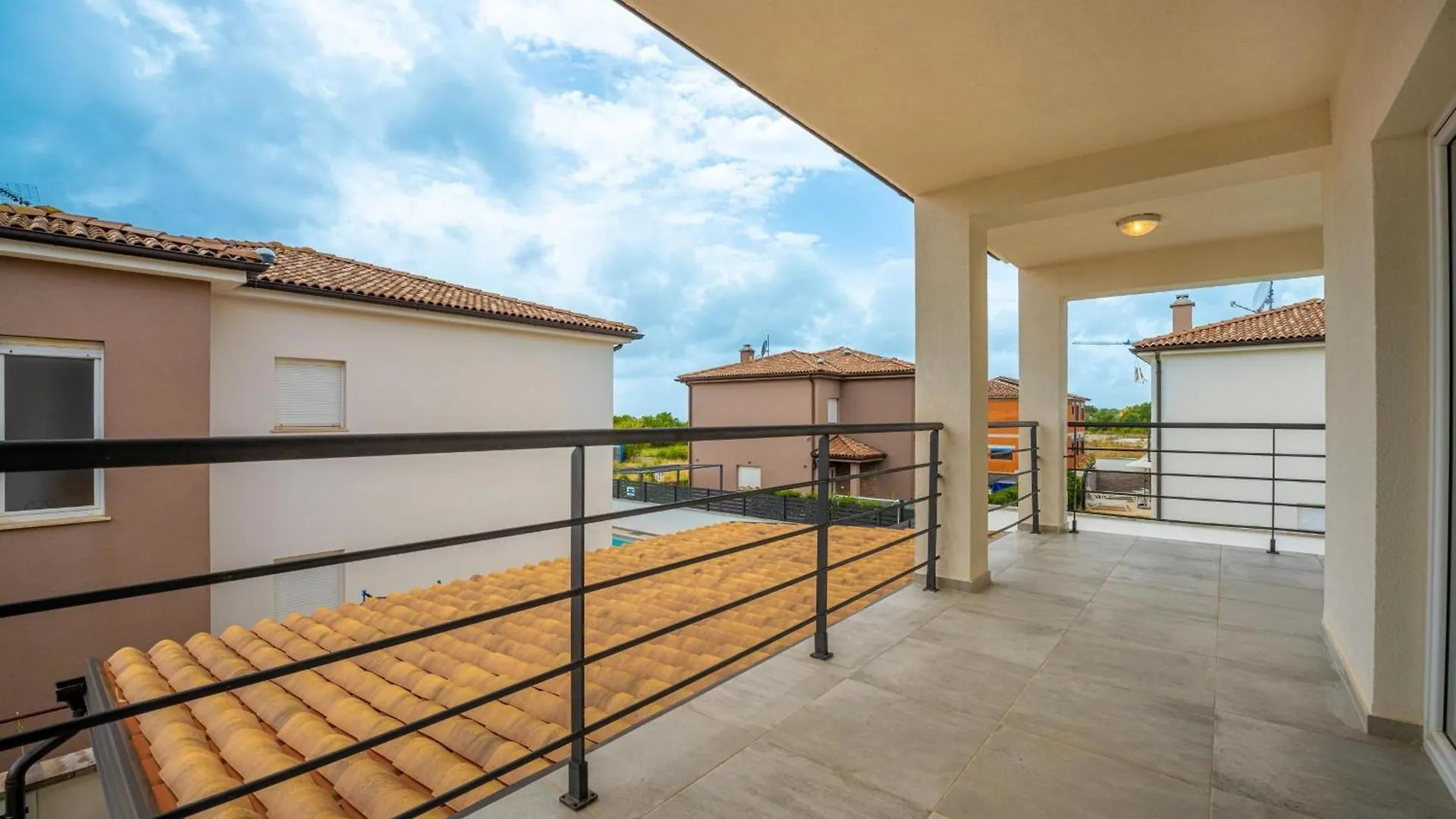 4 Schlafzimmer, 3 Badezimmer, Kueche, Wohnzimmer, Privater Pool, Grill Vodnjan 0*,  Croatia