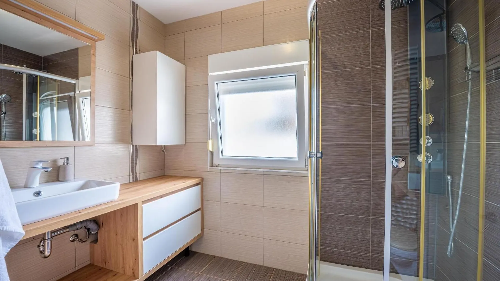 4 Schlafzimmer, 3 Badezimmer, Kueche, Wohnzimmer, Privater Pool, Grill Vodnjan