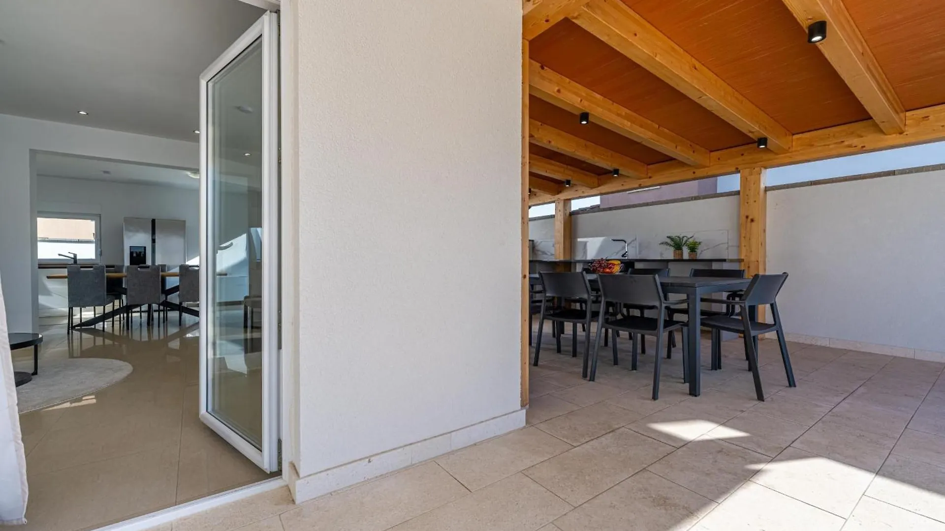 4 Schlafzimmer, 3 Badezimmer, Kueche, Wohnzimmer, Privater Pool, Grill Vodnjan