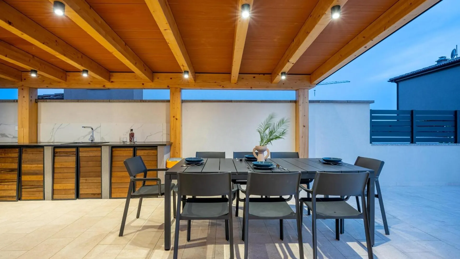 Holiday home 4 Schlafzimmer, 3 Badezimmer, Kueche, Wohnzimmer, Privater Pool, Grill Vodnjan Croatia