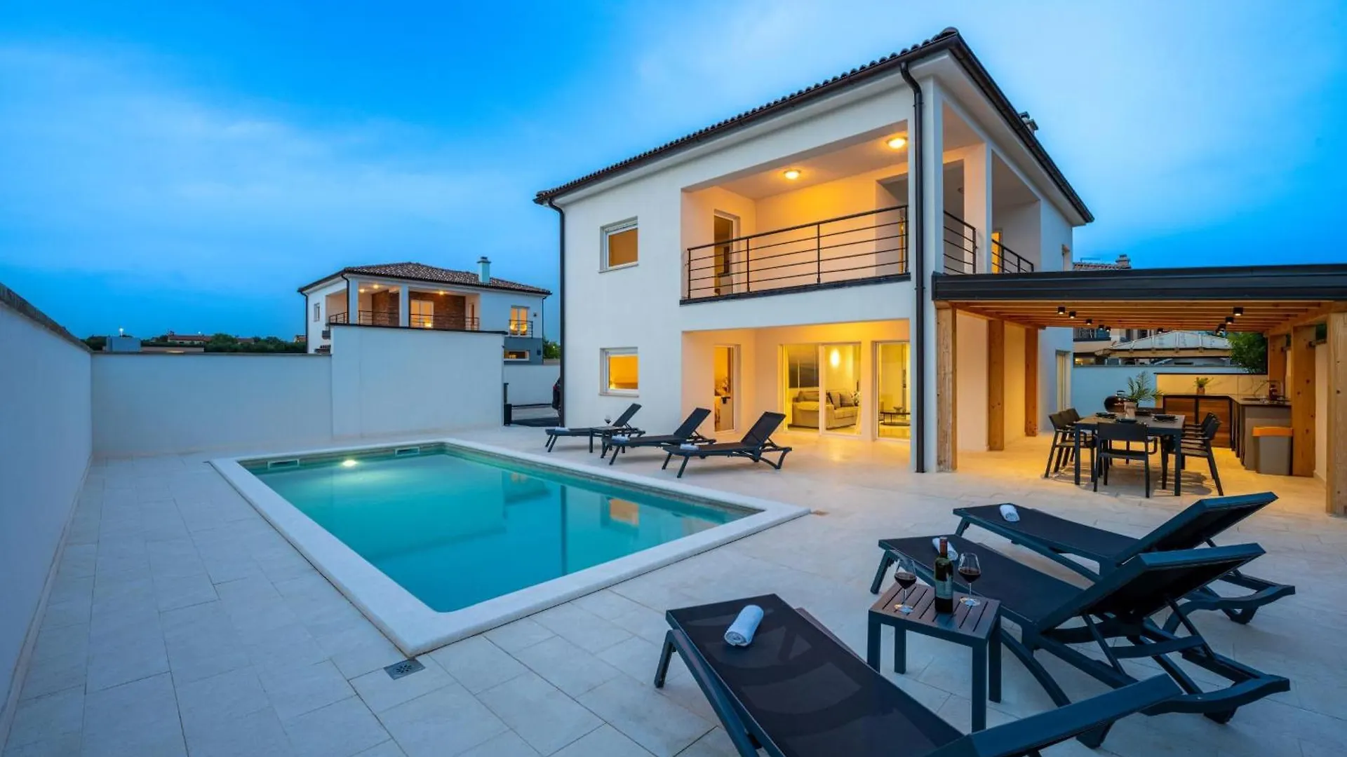 4 Schlafzimmer, 3 Badezimmer, Kueche, Wohnzimmer, Privater Pool, Grill Vodnjan Holiday home